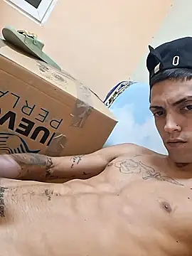 Snapshot of KingWhitexxx chatting on November 28, 2:12 am KingWhitexxx online show from November 28, 2:12 am