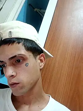 Snapshot of KingWhitexxx chatting on December 2, 4:47 am KingWhitexxx online show from December 2, 4:47 am