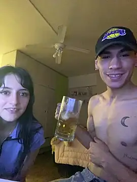 ParejaJovenZSur online show from November 26, 3:50 am