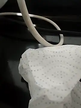 lizzy     online show from November 28, 5:29 am