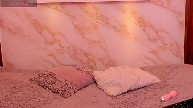 Dakota ferreti  online show from March 26, 6:33 am