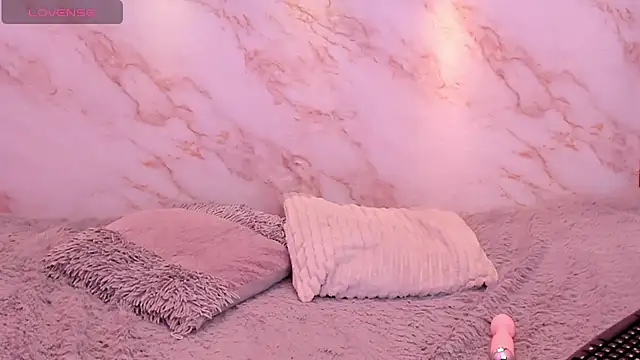 Dakota ferreti  online show from April 7, 1:07 am