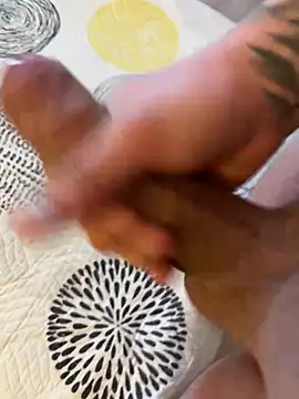 Snapshot of Emir4215 chatting on February 18, 2:13 pm Emir4215 online show from February 18, 2:13 pm