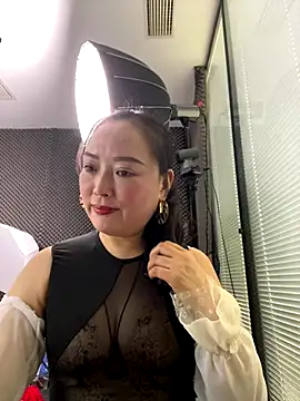 Snapshot of TL-46 chatting on November 28, 7:52 am TL-46 online show from November 28, 7:52 am