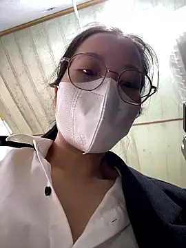 Snapshot of rose2111 chatting on January 13, 3:32 am rose2111 online show from January 13, 3:32 am