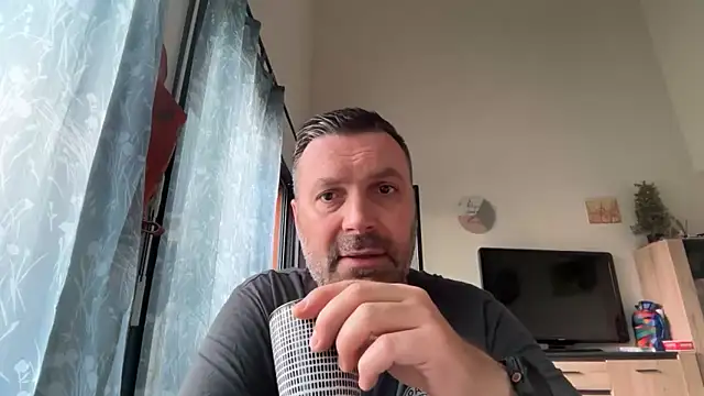 coolsmith81 online show from June 15, 7:41 am