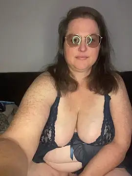 bea french curvy online show from April 2, 9:10 pm