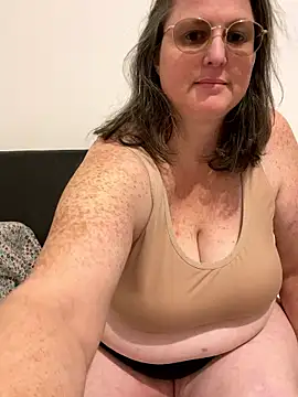 bea french curvy online show from January 7, 9:42 pm