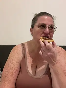 bea french curvy online show from January 12, 6:31 am