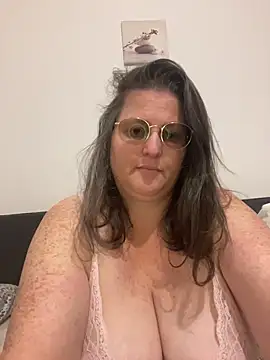 bea french curvy online show from April 22, 8:48 pm