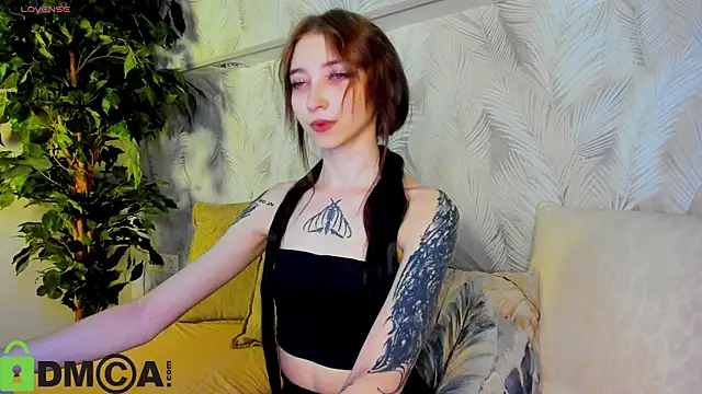 Snapshot of Ellen_Hops chatting on June 28, 1:01 am Ellen Hops online show from June 28, 1:01 am