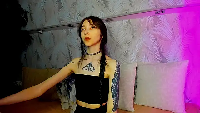 Ellen Hops online show from April 14, 9:14 am