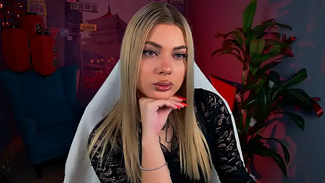 HyileyClark online show from March 10, 9:13 am