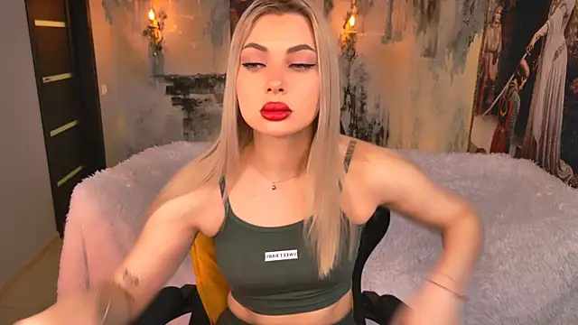 HyileyClark online show from February 7, 9:17 am