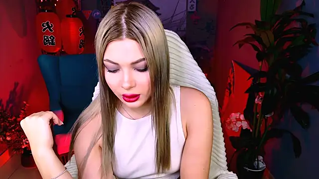 HyileyClark online show from March 22, 9:22 am