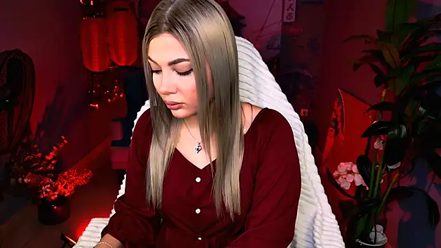 HyileyClark online show from March 25, 9:19 am