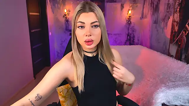 HyileyClark online show from February 8, 5:16 am