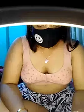 priya2098 online show from July 17, 6:27 pm