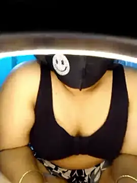 priya2098 online show from May 5, 1:03 pm