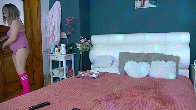 Cougar Milff online show from April 9, 2:01 pm