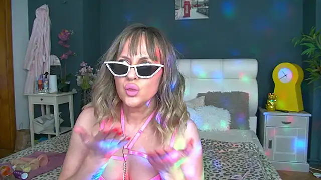 Cougar Milff online show from May 17, 3:56 pm