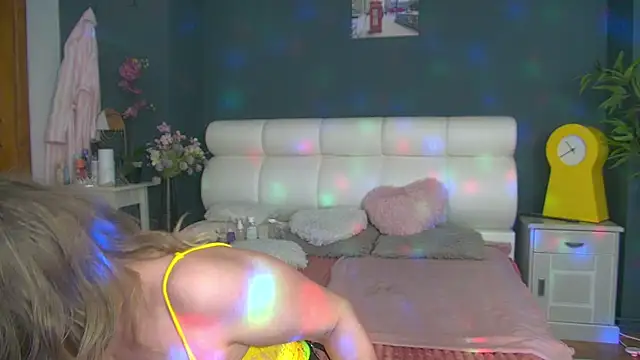 Cougar Milff online show from May 6, 4:11 pm
