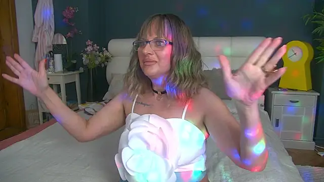Cougar Milff online show from May 10, 3:58 pm