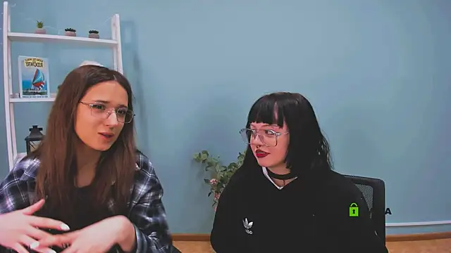 Snapshot of mira_cool_ chatting on November 27, 9:43 am mira cool online show from November 27, 9:43 am