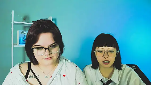 Snapshot of mira_cool_ chatting on December 2, 7:48 pm mira cool online show from December 2, 7:48 pm