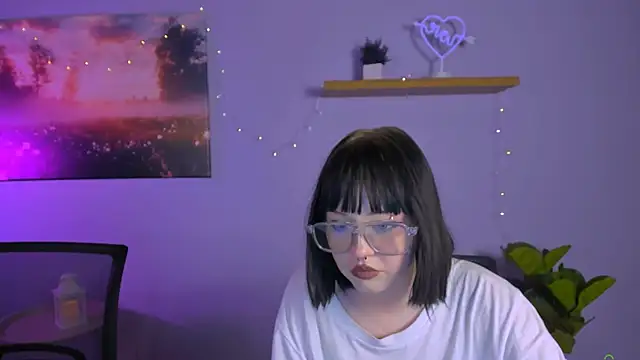 Snapshot of mira_cool_ chatting on December 14, 12:39 am mira cool online show from December 14, 12:39 am