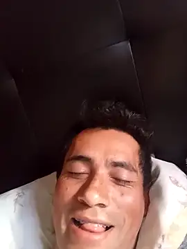 Snapshot of zeusdiosd chatting on December 18, 1:04 pm zeusdiosd online show from December 18, 1:04 pm