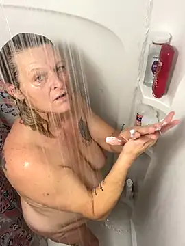 ladylinda2018 online show from November 26, 3:23 pm