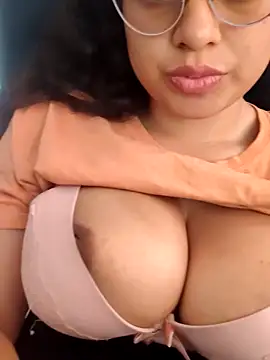 Snapshot of Tamiilin_miller chatting on February 5, 3:41 pm Tamiilin miller online show from February 5, 3:41 pm