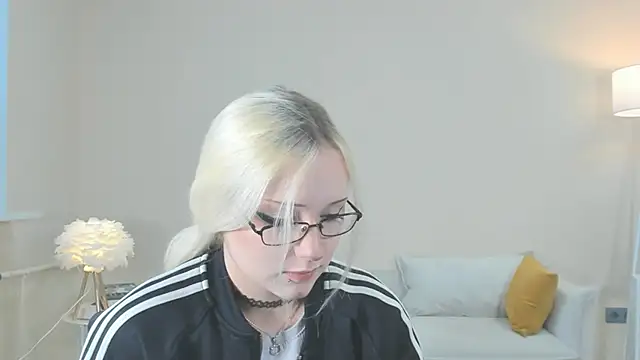 StellaZeolla online show from November 29, 7:19 am