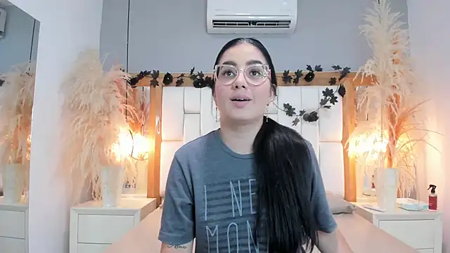 Snapshot of GabyJhons chatting on December 17, 6:13 pm GabyJhons online show from December 17, 6:13 pm