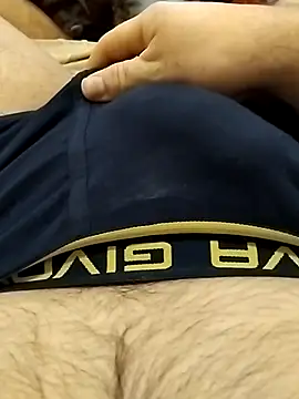 Snapshot of erdestruttor18 chatting on January 7, 10:42 am erdestruttor18 online show from January 7, 10:42 am