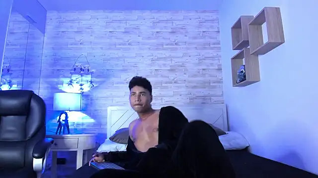 Simon Pernia online show from November 30, 6:41 pm