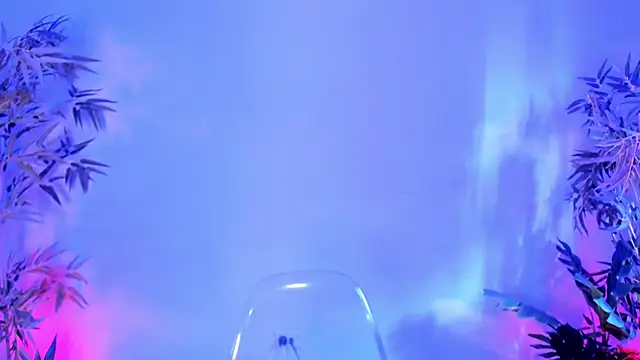 itsmroom  online show from December 19, 1:24 pm