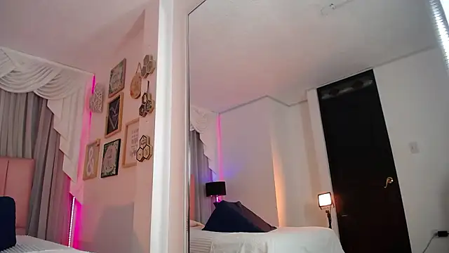 IsabelleDaza online show from February 26, 12:05 pm