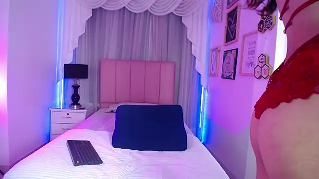 IsabelleDaza online show from December 17, 12:21 pm