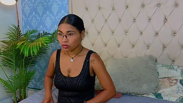 Miaa Collinss online show from November 28, 8:31 pm