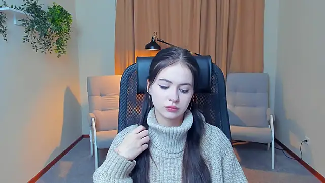 EvieWycoff online show from December 1, 12:17 pm