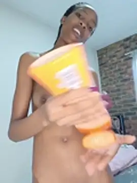 MsParisSmith online show from February 6, 7:15 am