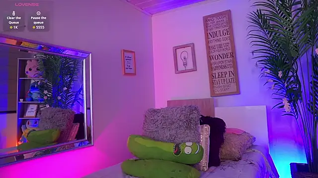 dakotaa 01 online show from April 13, 2:43 pm