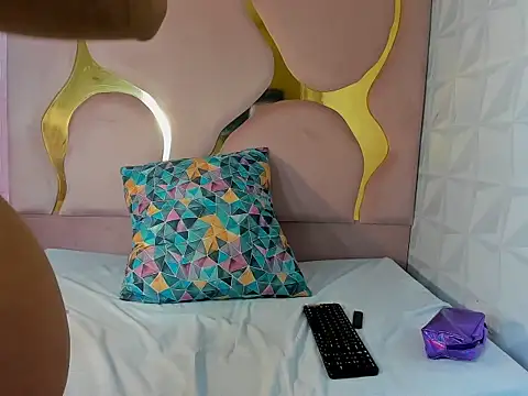 peachrouge online show from December 17, 8:36 pm