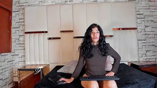peachrouge online show from May 19, 4:47 pm