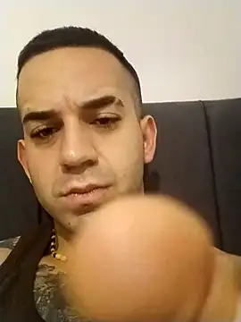 Snapshot of hazarcannn chatting on December 3, 12:23 am hazarcannn online show from December 3, 12:23 am