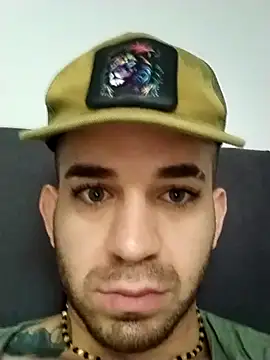 Snapshot of hazarcannn chatting on November 29, 8:47 am hazarcannn online show from November 29, 8:47 am