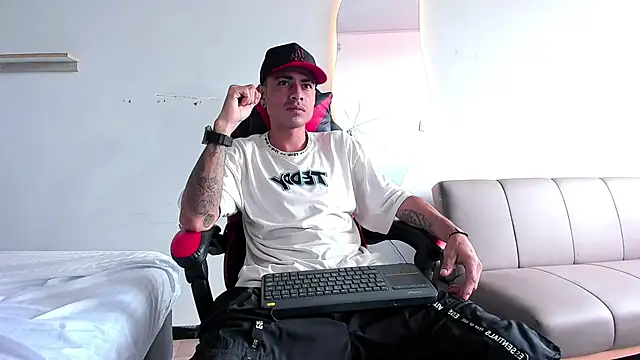 MatthewCullen online show from December 4, 5:12 pm