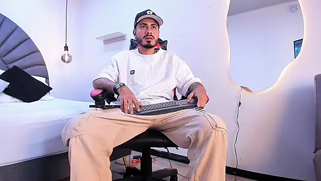 MatthewCullen online show from February 21, 9:39 pm